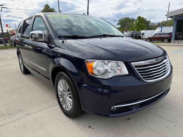 2016 Chrysler Town & Country Touring-L