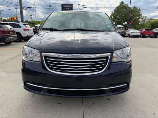 2016 Chrysler Town & Country Touring-L