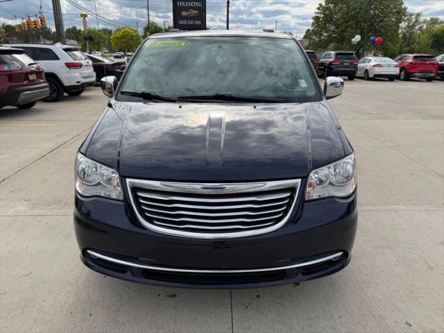 2016 Chrysler Town & Country Touring-L