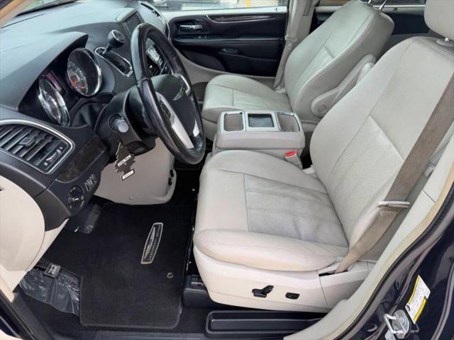 2016 Chrysler Town & Country Touring-L