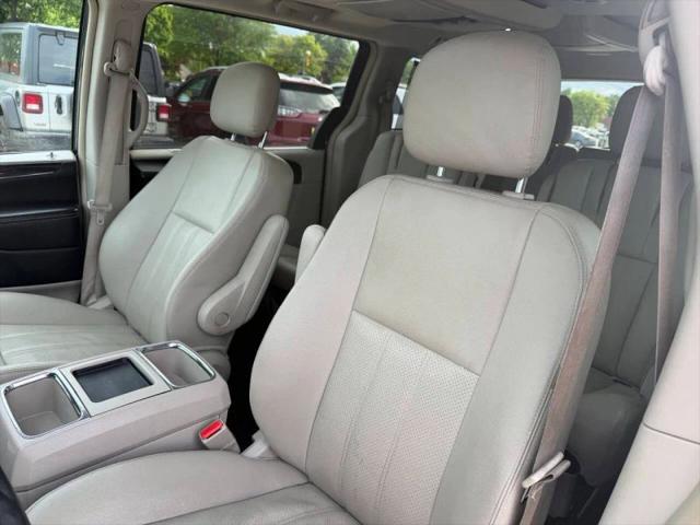 2016 Chrysler Town & Country Touring-L