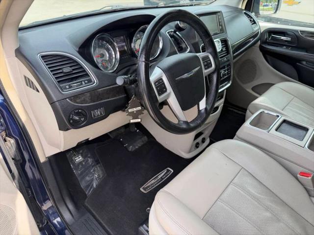 2016 Chrysler Town & Country Touring-L