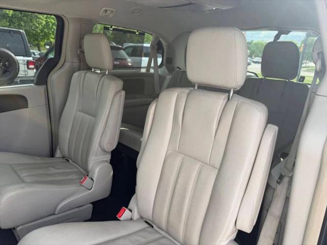 2016 Chrysler Town & Country Touring-L