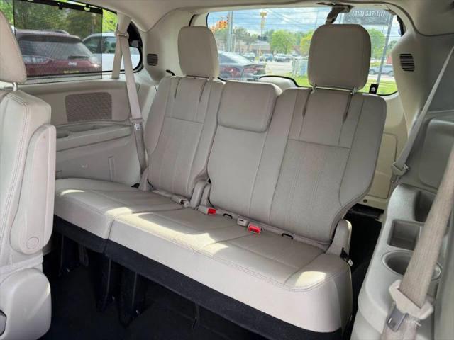 2016 Chrysler Town & Country Touring-L