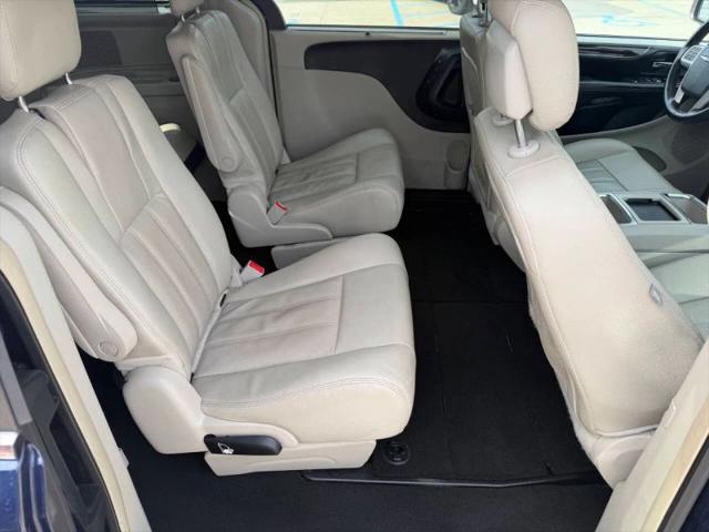 2016 Chrysler Town & Country Touring-L