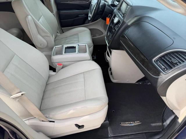 2016 Chrysler Town & Country Touring-L