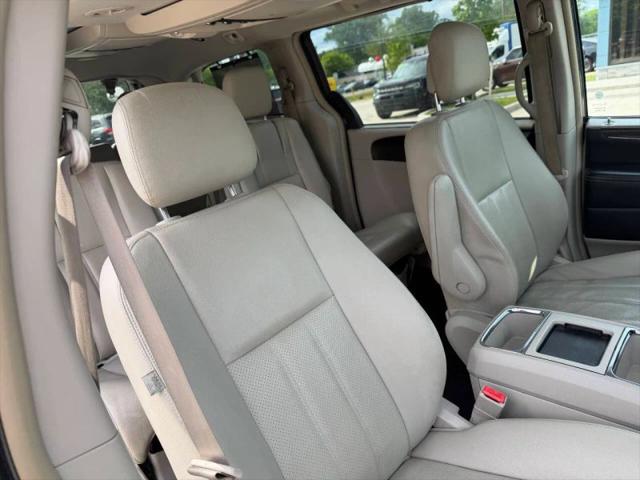2016 Chrysler Town & Country Touring-L
