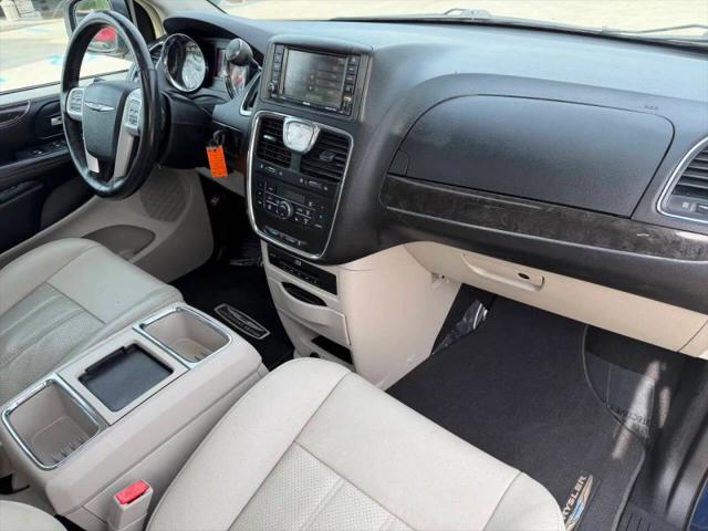2016 Chrysler Town & Country Touring-L
