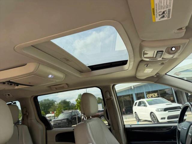 2016 Chrysler Town & Country Touring-L