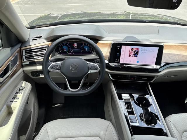 2026 Volkswagen Atlas SE with Technology