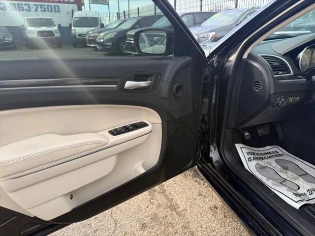 2017 Chrysler 300 Limited AWD