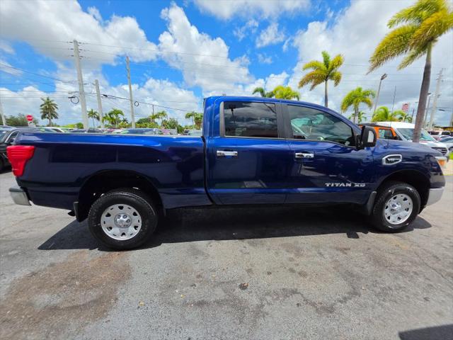 2017 Nissan Titan XD SV Gas