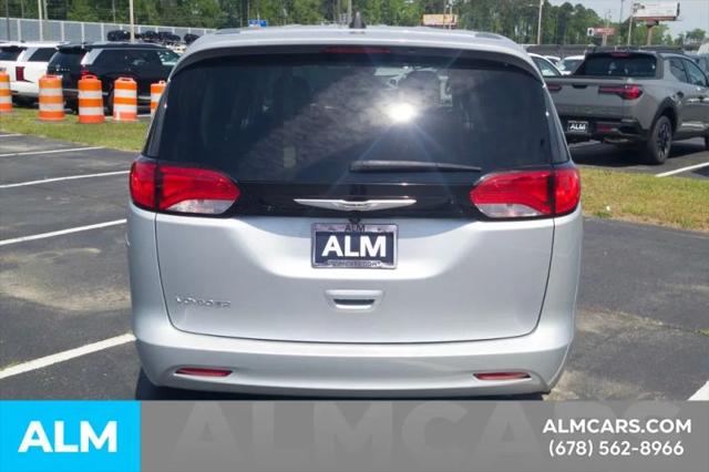 2023 Chrysler Voyager LX