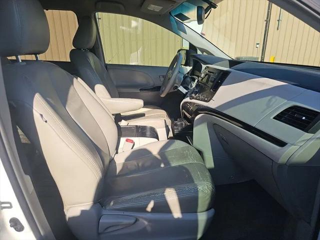 2013 Toyota Sienna LE V6 8 Passenger