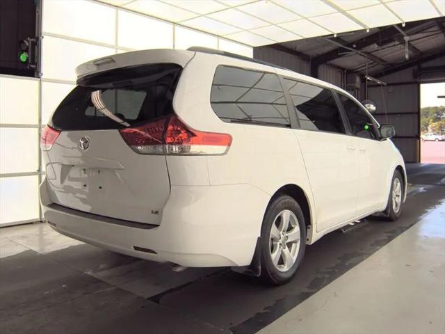2013 Toyota Sienna LE V6 8 Passenger