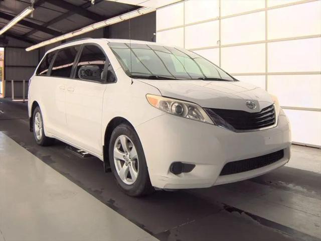 2013 Toyota Sienna LE V6 8 Passenger
