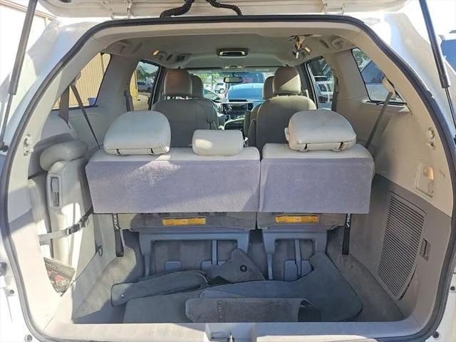 2013 Toyota Sienna LE V6 8 Passenger