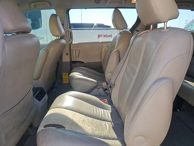 2013 Toyota Sienna LE V6 8 Passenger