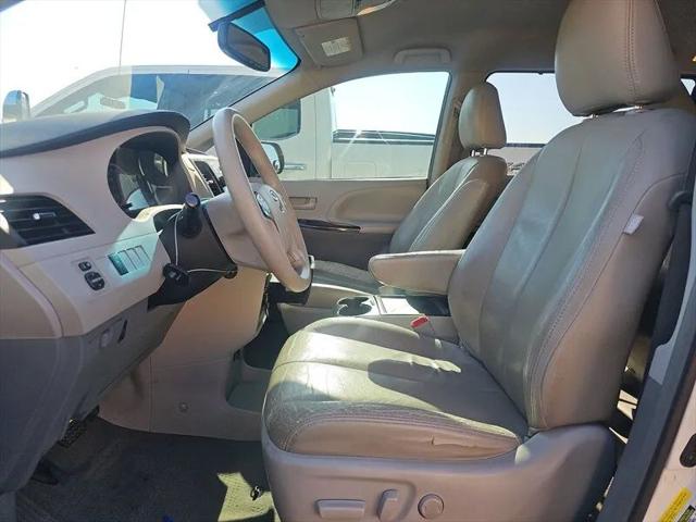 2013 Toyota Sienna LE V6 8 Passenger