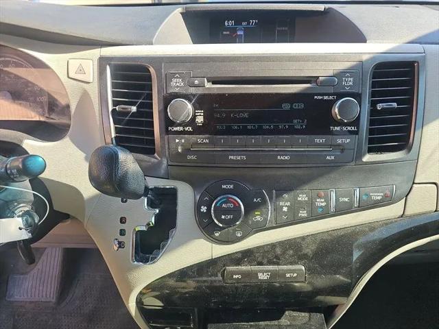 2013 Toyota Sienna LE V6 8 Passenger