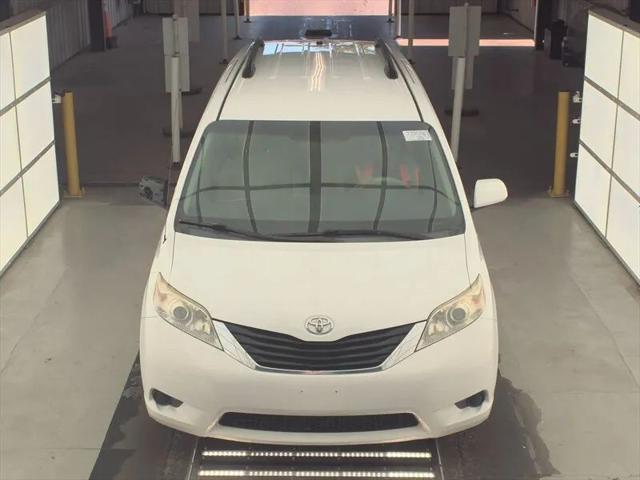 2013 Toyota Sienna LE V6 8 Passenger