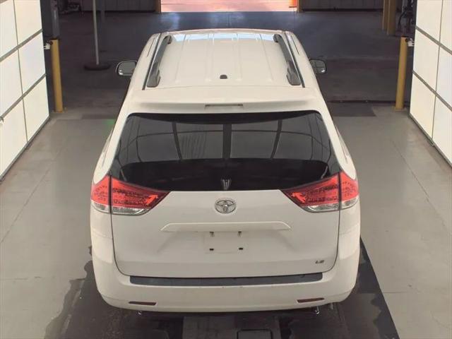 2013 Toyota Sienna LE V6 8 Passenger