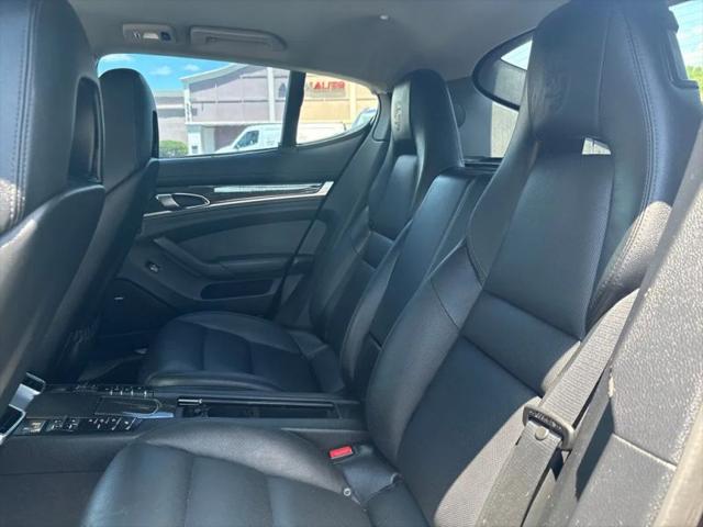 2016 Porsche Panamera 4 Edition