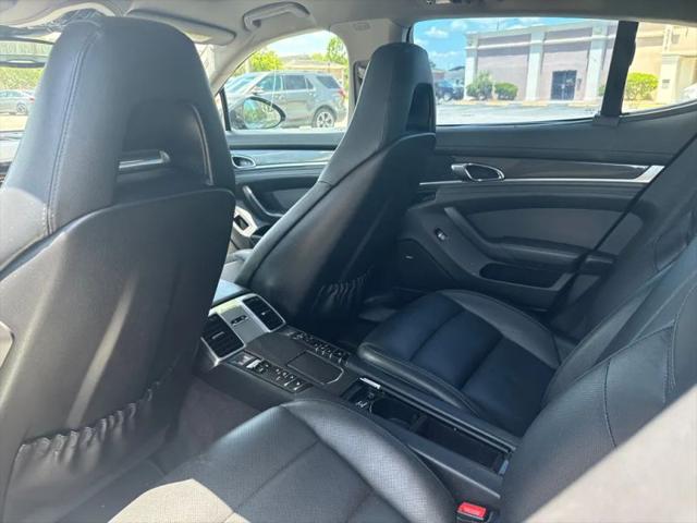 2016 Porsche Panamera 4 Edition