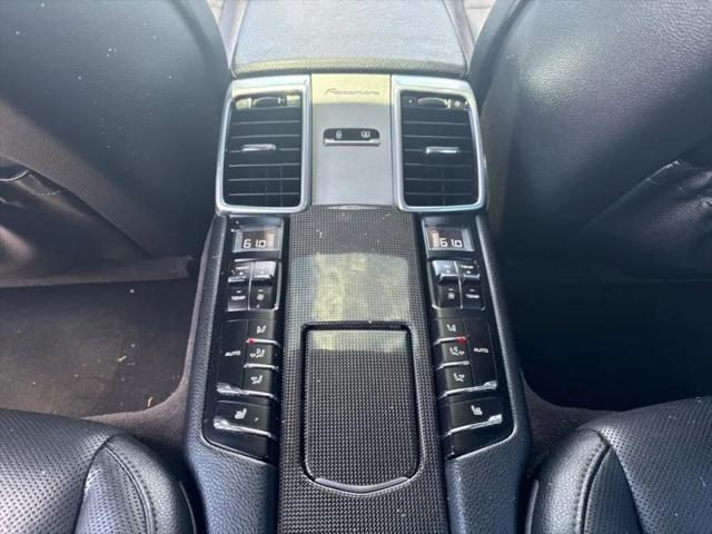 2016 Porsche Panamera 4 Edition