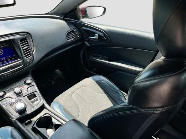2016 Chrysler 200 S