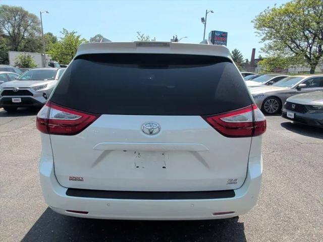 2018 Toyota Sienna XLE 7 Passenger