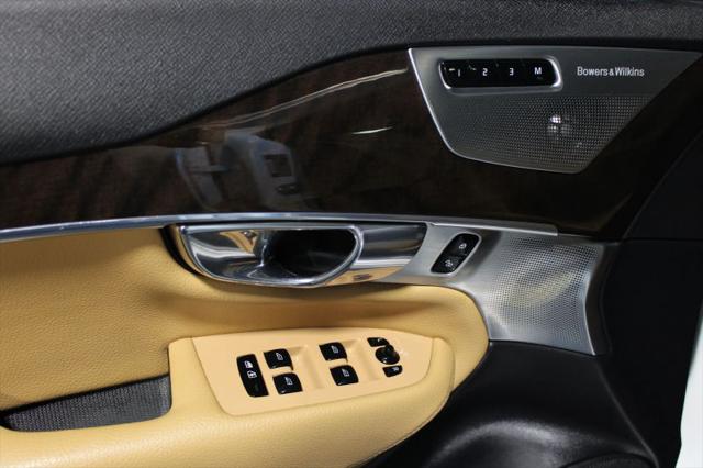 2017 Volvo XC90 T6 Momentum