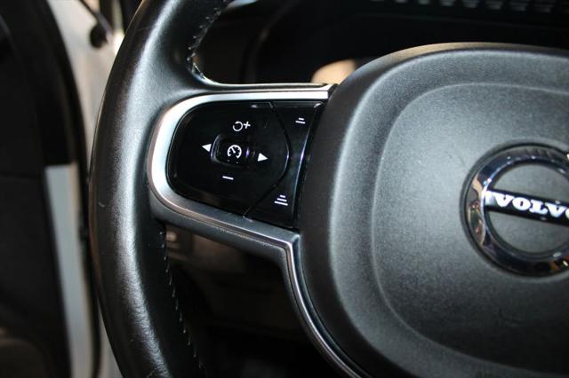 2017 Volvo XC90 T6 Momentum