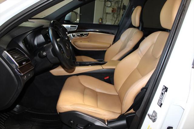 2017 Volvo XC90 T6 Momentum