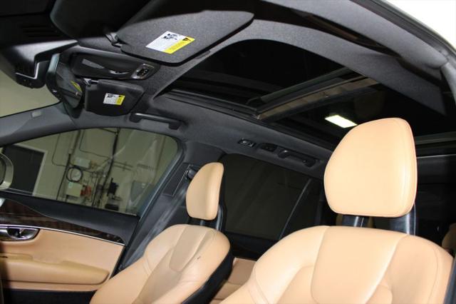 2017 Volvo XC90 T6 Momentum