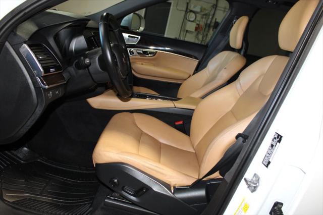 2017 Volvo XC90 T6 Momentum