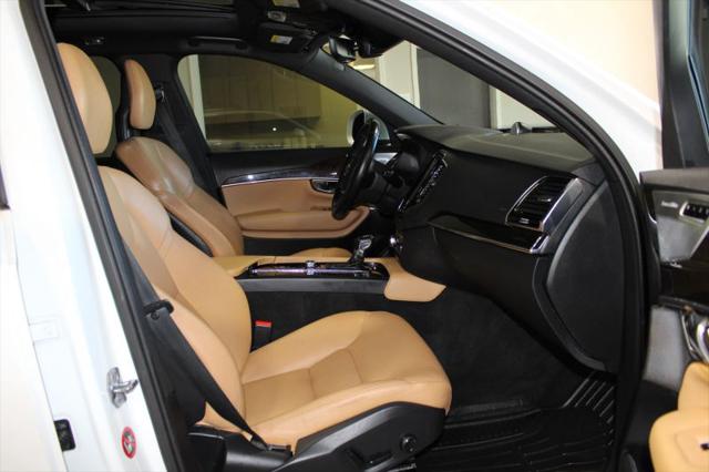 2017 Volvo XC90 T6 Momentum