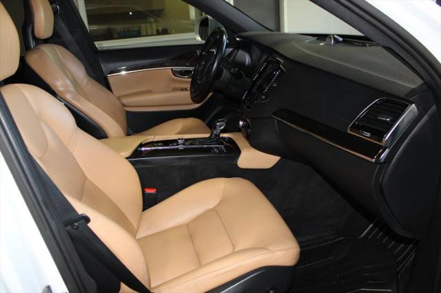 2017 Volvo XC90 T6 Momentum