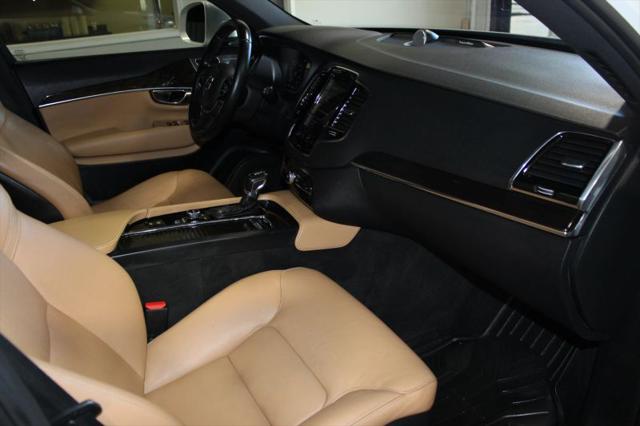 2017 Volvo XC90 T6 Momentum