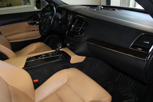 2017 Volvo XC90 T6 Momentum