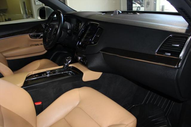 2017 Volvo XC90 T6 Momentum