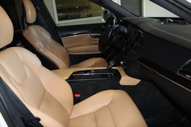 2017 Volvo XC90 T6 Momentum