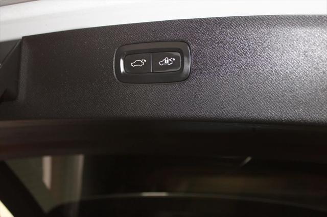 2017 Volvo XC90 T6 Momentum