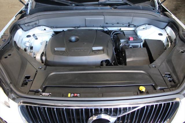 2017 Volvo XC90 T6 Momentum