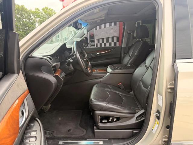 2016 Cadillac Escalade Luxury Collection