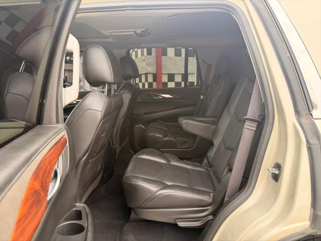 2016 Cadillac Escalade Luxury Collection