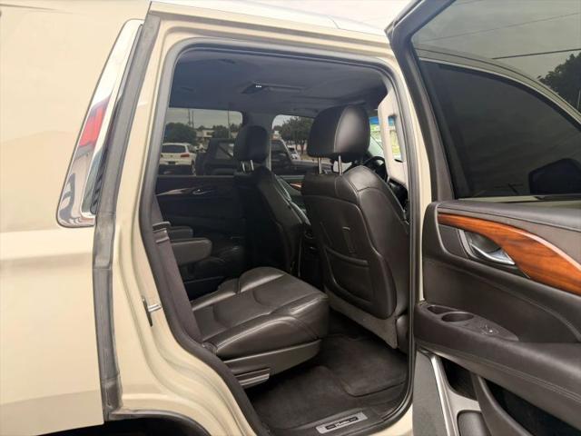 2016 Cadillac Escalade Luxury Collection
