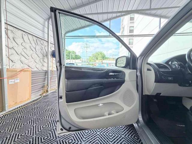2015 Chrysler Town & Country Touring