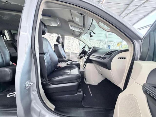 2015 Chrysler Town & Country Touring