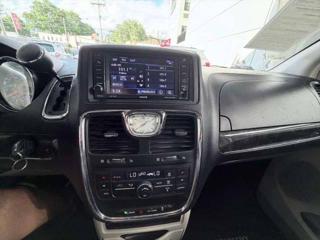 2015 Chrysler Town & Country Touring